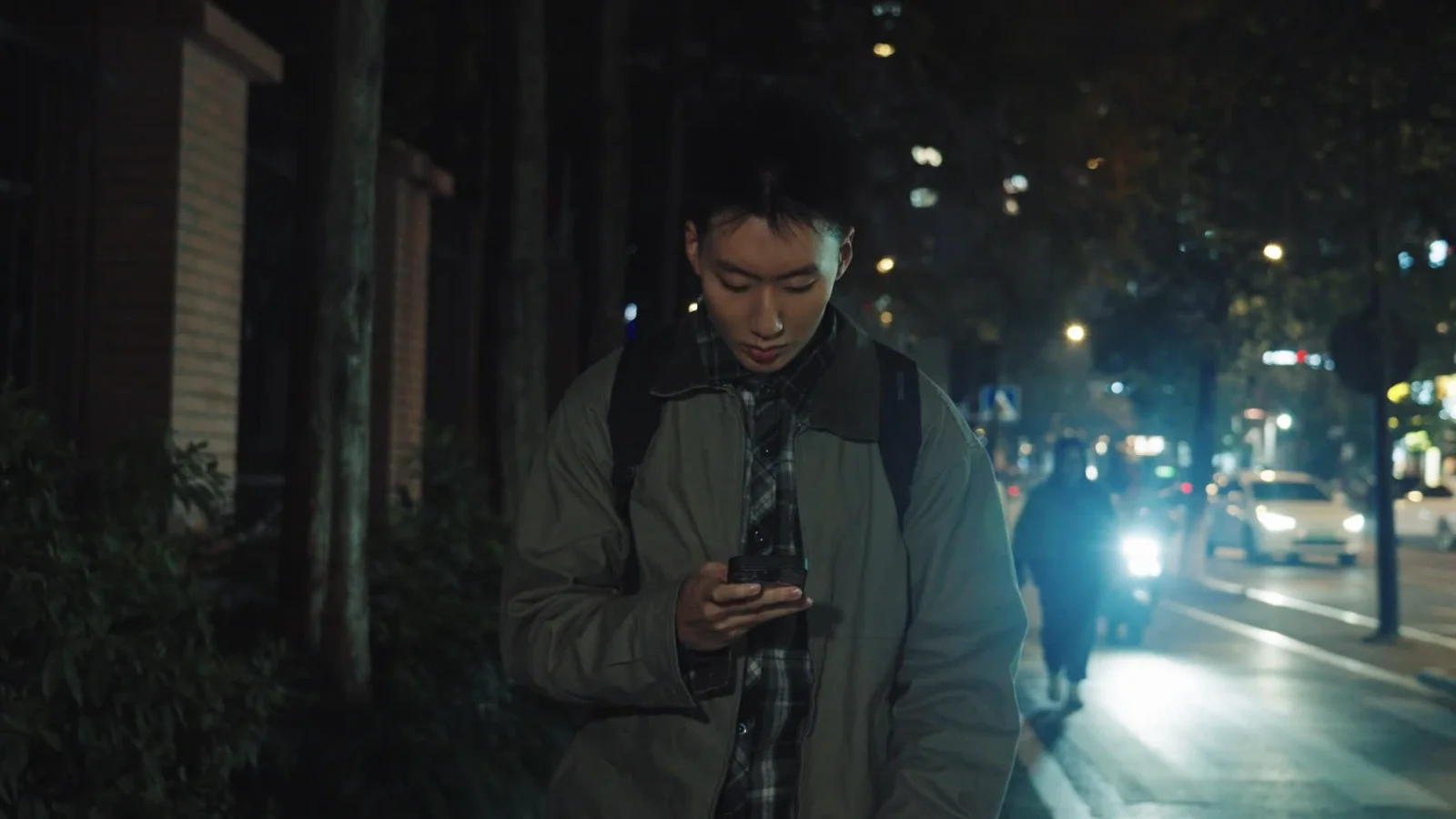 夜晚街道人物摄影
